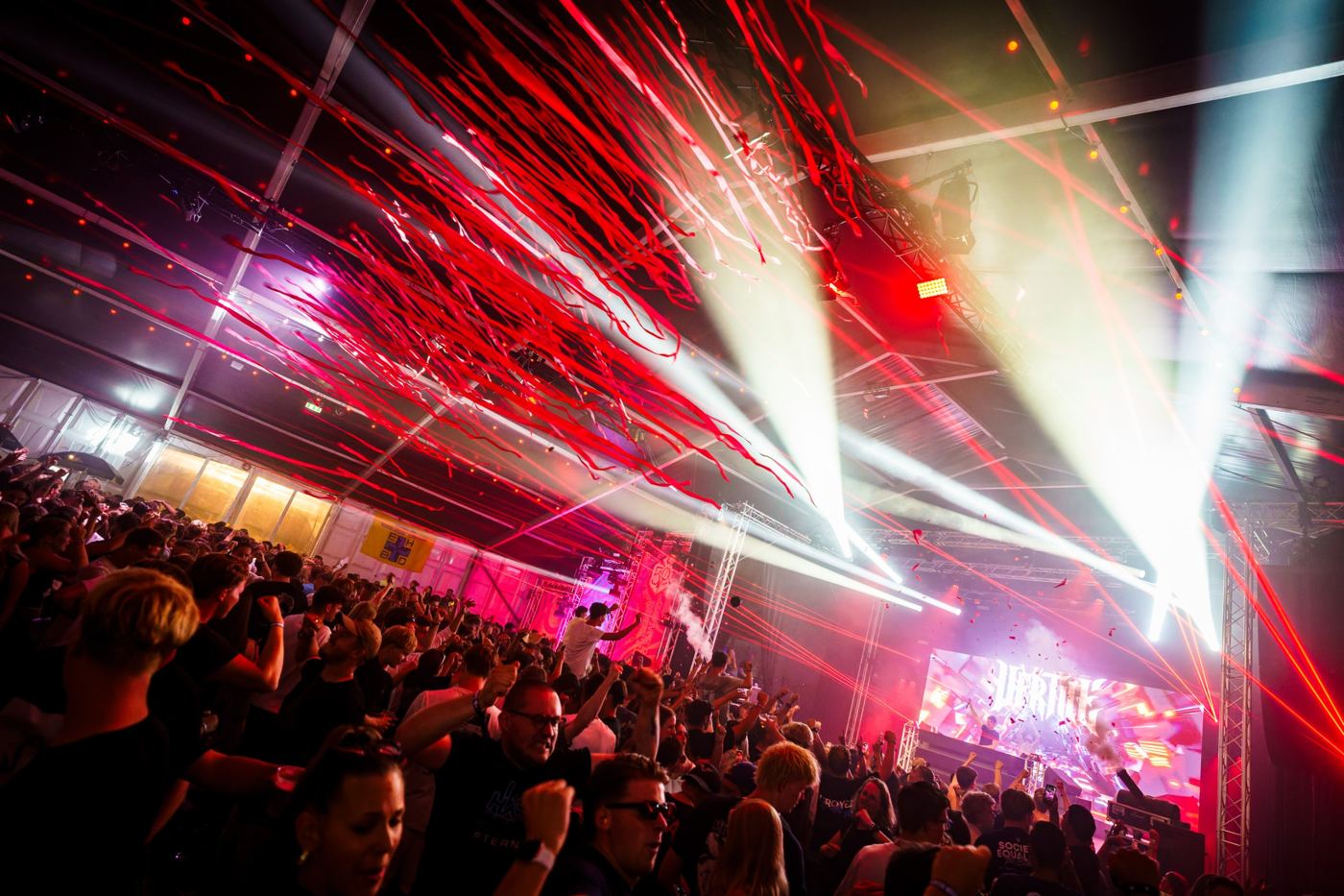 Streamers en beams tijdens de eindshow